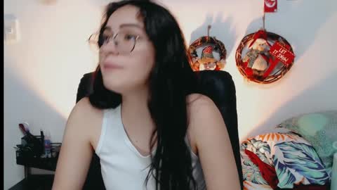 Snapshot of dani_jocelyn chatting on 12-20-24, 09:50 dani y jocelyn online show from 12-20-24, 09:50