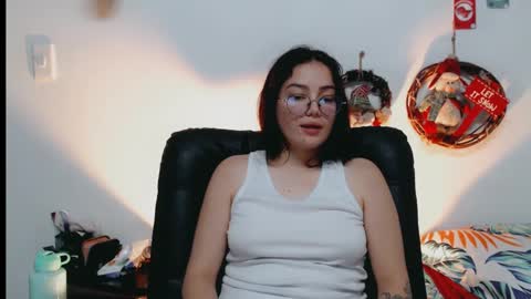 Snapshot of dani_jocelyn chatting on 12-21-24, 01:26 dani y jocelyn online show from 12-21-24, 01:26