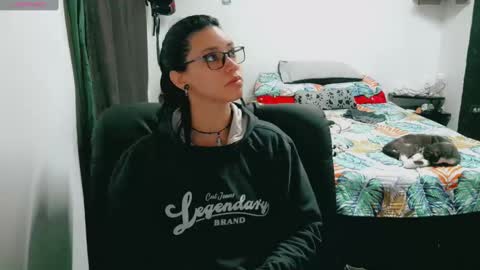 Snapshot of dani_jocelyn chatting on 09-18-25, 06:43 dani y jocelyn online show from 09-18-25, 06:43