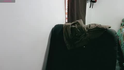 Snapshot of dani_jocelyn chatting on 10-22-25, 07:35 dani y jocelyn online show from 10-22-25, 07:35