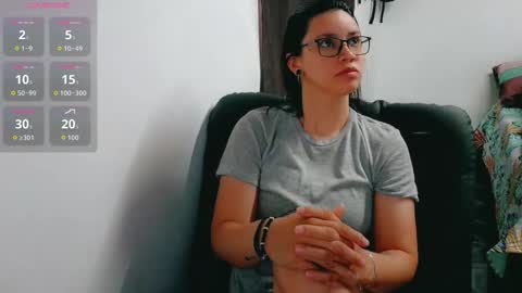 Snapshot of dani_jocelyn chatting on 10-23-25, 05:55 dani y jocelyn online show from 10-23-25, 05:55