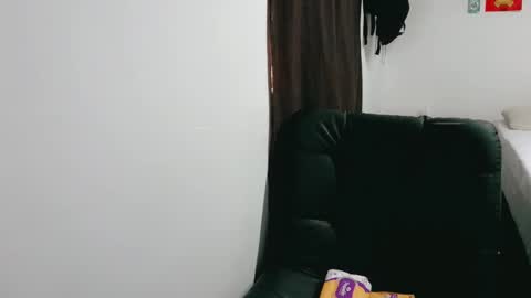 Snapshot of dani_jocelyn chatting on 11-27-25, 07:49 dani y jocelyn online show from 11-27-25, 07:49