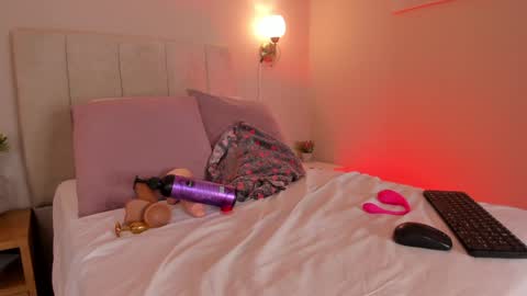 Hi I am Dani online show from 01-24-25, 05:42