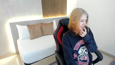 D A N I A online show from 09-12-25, 12:05