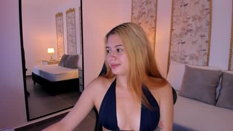 Snapshot of daniand_ chatting on 10-30-25, 02:24 D A N I A online show from 10-30-25, 02:24