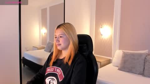 Snapshot of daniand_ chatting on 11-11-25, 02:11 D A N I A online show from 11-11-25, 02:11