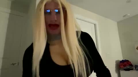 Snapshot of danicdgirl chatting on 10-12-25, 12:53 danicdgirl online show from 10-12-25, 12:53