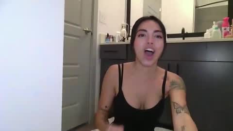 danidivina777 online show from 10-04-25, 09:35