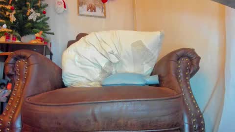 Snapshot of danidollxxx chatting on 12-18-25, 04:40 danidollxxx online show from 12-18-25, 04:40