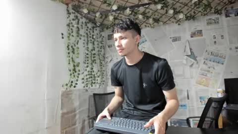 daniel_hot_11 online show from 07-17-26, 11:20