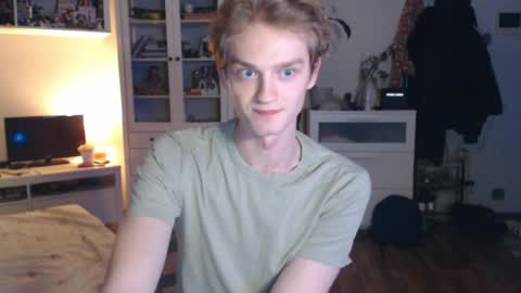 Snapshot of daniel_yumm chatting on 04-05-26, 11:57 Daniel online show from 04-05-26, 11:57