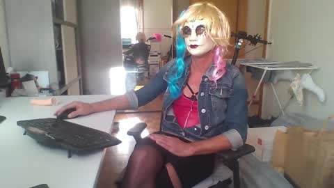 newcumer online show from 12-11-24, 01:06