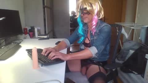 newcumer online show from 02-18-25, 07:54