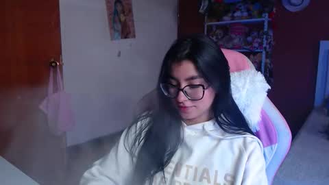 Snapshot of daniela_cute22 chatting on 09-23-25, 01:58 DANIELA online show from 09-23-25, 01:58