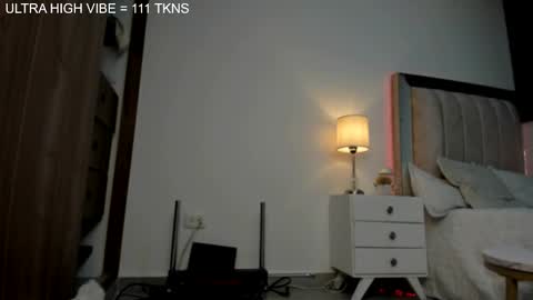  independent model   online show from 10-26-25, 03:34