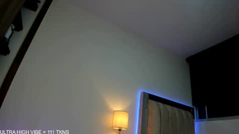  independent model   online show from 12-19-25, 11:12