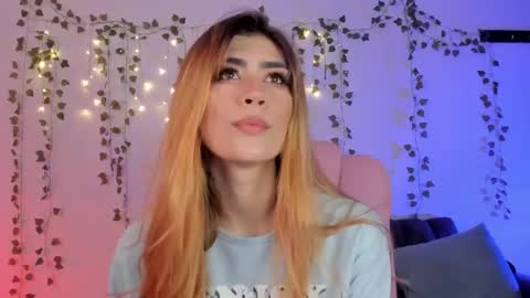 Snapshot of daniela_saenz1 chatting on 12-18-25, 03:45 Dani Saenz online show from 12-18-25, 03:45