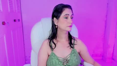 Snapshot of danielahot2 chatting on 02-06-25, 07:45 Daniela online show from 02-06-25, 07:45