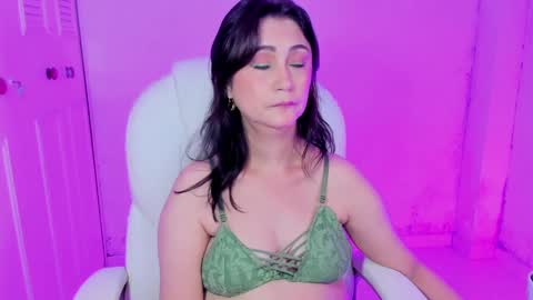 Snapshot of danielahot2 chatting on 02-06-25, 10:48 Daniela online show from 02-06-25, 10:48