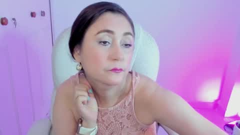 Snapshot of danielahot2 chatting on 10-10-25, 04:33 Daniela online show from 10-10-25, 04:33