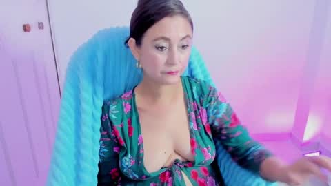 Snapshot of danielahot2 chatting on 11-17-25, 05:57 Daniela online show from 11-17-25, 05:57