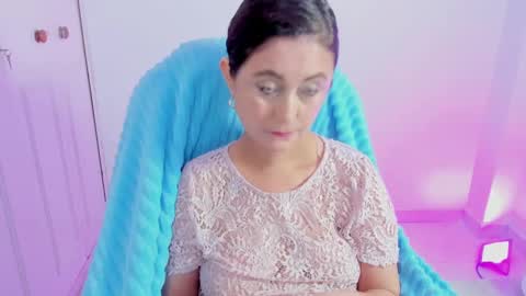 Snapshot of danielahot2 chatting on 11-19-25, 05:51 Daniela online show from 11-19-25, 05:51