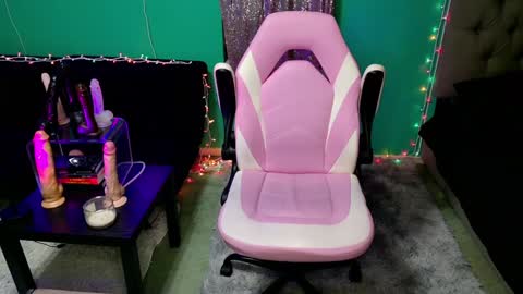 Danielle Banks online show from 12-21-24, 12:31