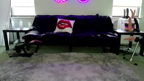 Danielle Banks online show from 12-21-25, 03:19