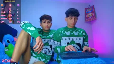 Snapshot of daniels_devil chatting on 12-17-25, 03:01 daniels online show from 12-17-25, 03:01