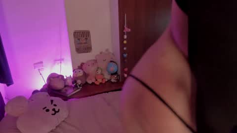 Snapshot of danii_boobs chatting on 09-26-25, 01:20 danii_boobs online show from 09-26-25, 01:20
