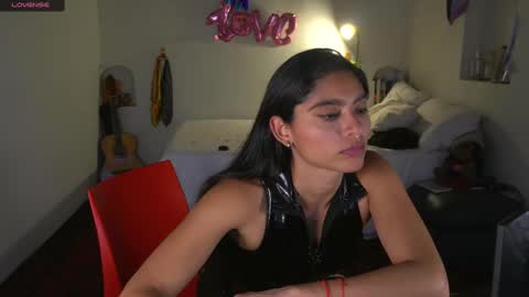 Snapshot of daniisla chatting on 10-18-25, 10:21 danalle .. online show from 10-18-25, 10:21