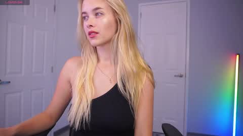 Snapshot of danikadillan chatting on 12-24-24, 02:21 Hi my name is Anna. Please say hello I like to chat with you. If u have request use Tip option .Thank you online show from 12-24-24, 02:21