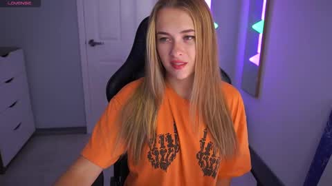 Snapshot of danikadillan chatting on 10-19-25, 12:55 Hi my name is Anna. Please say hello I like to chat with you. If u have request use Tip option .Thank you online show from 10-19-25, 12:55