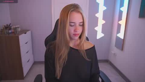 Snapshot of danikadillan chatting on 11-10-25, 12:31 Hi my name is Anna. Please say hello I like to chat with you. If u have request use Tip option .Thank you online show from 11-10-25, 12:31