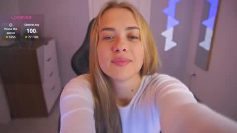 Snapshot of danikadillan chatting on 11-21-25, 12:43 Hi my name is Anna. Please say hello I like to chat with you. If u have request use Tip option .Thank you online show from 11-21-25, 12:43