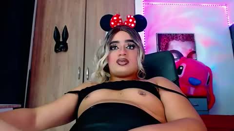 Snapshot of danipein chatting on 10-18-25, 10:43 danipein online show from 10-18-25, 10:43