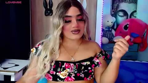 Snapshot of danipein chatting on 10-23-25, 11:31 danipein online show from 10-23-25, 11:31