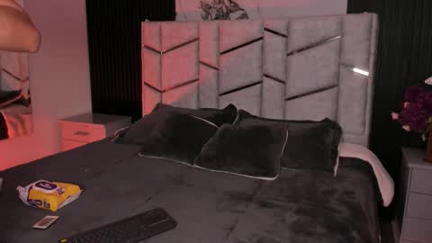 Dani Phonenix online show from 12-15-25, 07:29