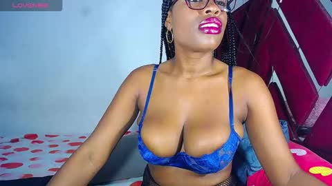 Snapshot of danisabrownn chatting on 10-15-25, 01:33 danisabrownn online show from 10-15-25, 01:33