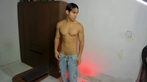 Snapshot of danisus chatting on 06-17-26, 12:40 Danisus online show from 06-17-26, 12:40