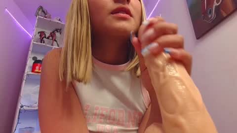 Snapshot of danmsel chatting on 01-18-25, 07:28 Pau online show from 01-18-25, 07:28