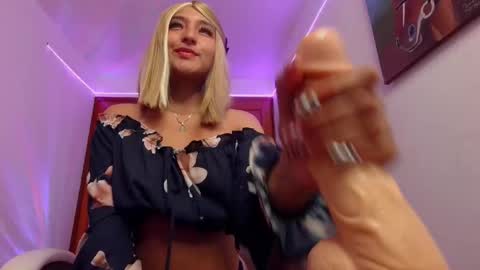 Snapshot of danmsel chatting on 02-19-25, 03:38 Pau online show from 02-19-25, 03:38