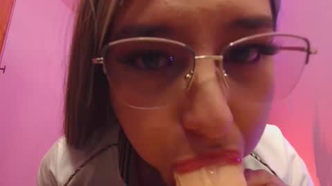 Snapshot of danmsel chatting on 10-14-25, 06:31 Pau online show from 10-14-25, 06:31