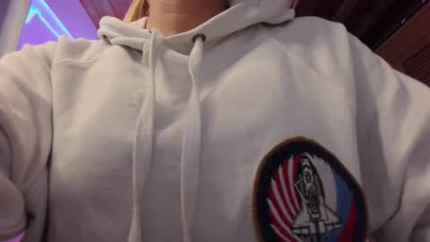 Pau online show from 04-24-26, 02:58