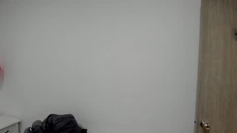 Snapshot of danna__ortiz chatting on 02-15-25, 05:50 Danna online show from 02-15-25, 05:50