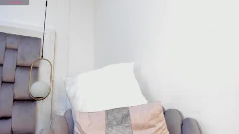 Snapshot of danna__ortiz chatting on 02-20-25, 02:35 Danna online show from 02-20-25, 02:35