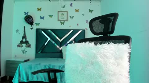 Danna martinezz online show from 02-10-25, 06:13