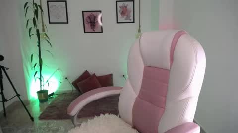 Danna online show from 04-25-26, 11:13