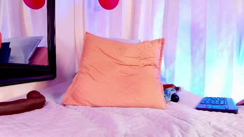 Snapshot of dannaberlin chatting on 02-14-25, 10:25 Danna Berlin  online show from 02-14-25, 10:25