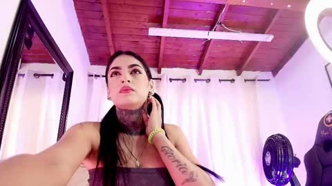 Snapshot of dannaberlin chatting on 02-20-25, 07:19 Danna Berlin  online show from 02-20-25, 07:19